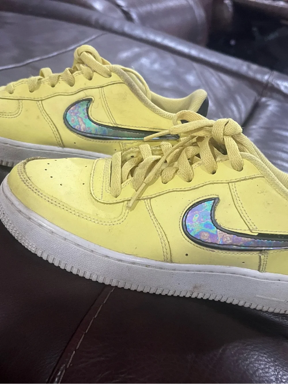 Nike Air Force 1 LV8 GS Volt Yellow Iridescent Swoosh Sneakers US 6Y /W8